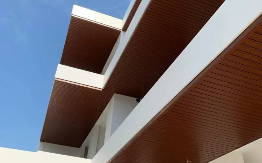 Mái đua các tầng ốp trần nhôm vân gỗ