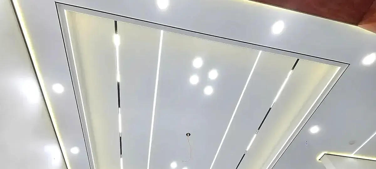 Công trình trần giật cấp bo vuông — City Comb